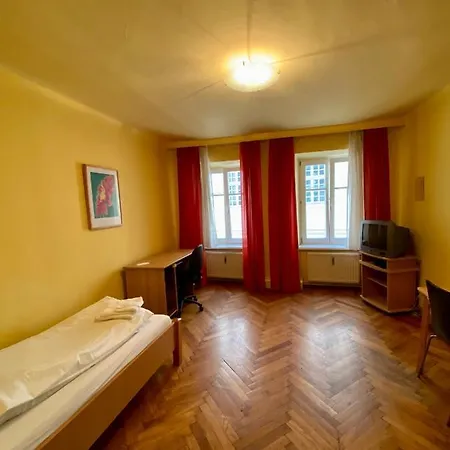 Appartement Pension 700M Zum Ring Vídeň Exteriér fotografie
