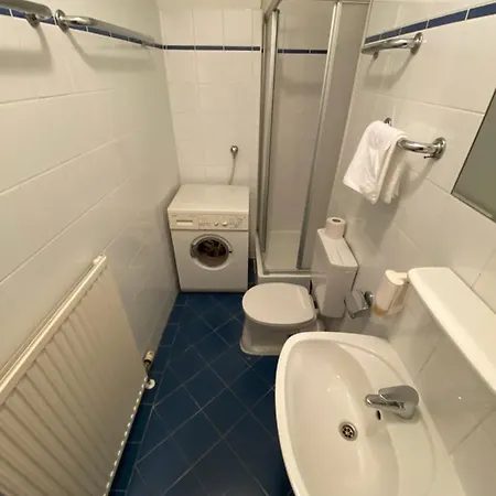Appartement Pension 700M Zum Ring Vídeň Exteriér fotografie